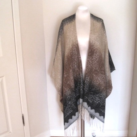 Laundry By Shelli Segal Ombre Cape - Picture 1 of 7